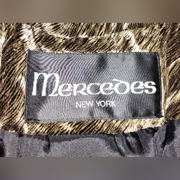 DYNAMIC VELVET JACKET WITH RHINESTONE BUTTONS - Picture 3 of 9